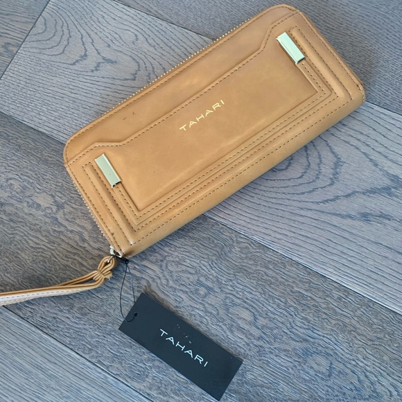 Clutch - Picture 2 of 3